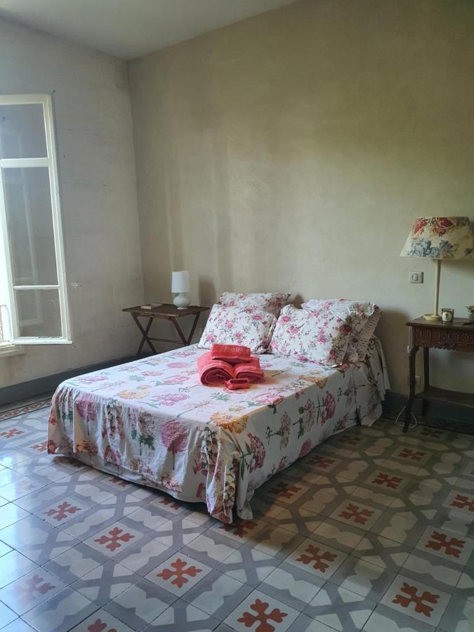 Manoir En Crau Hotel Arles Exterior photo